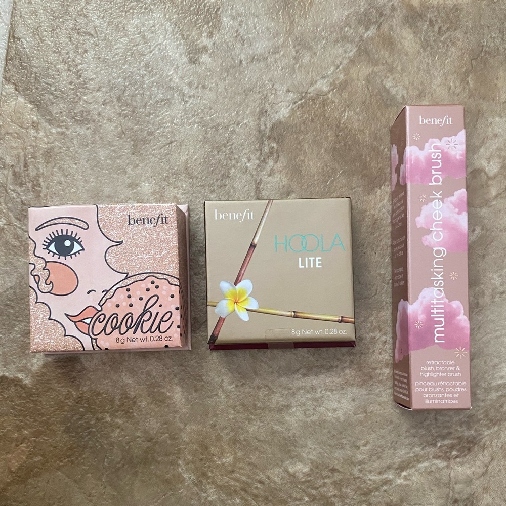 Benefit Cosmetics Cookie Highlight Hoola Lite Bronzer and Brush